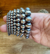 Navajo Pearl Bracelet (2 Sizes)